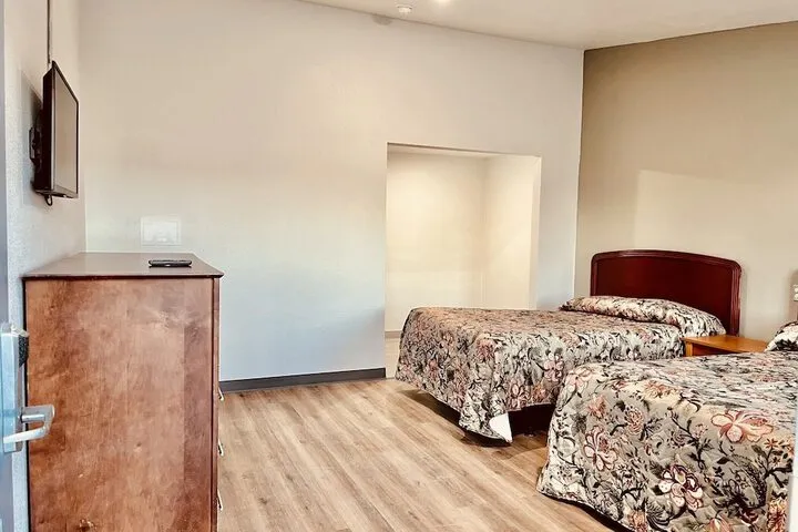 Room 3 of 7