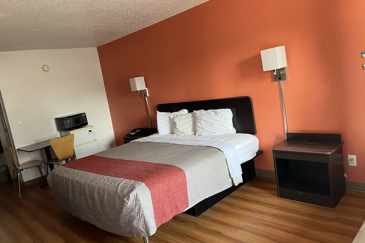 Room 5 of 6