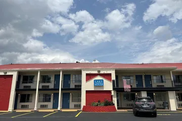 LAKE INN