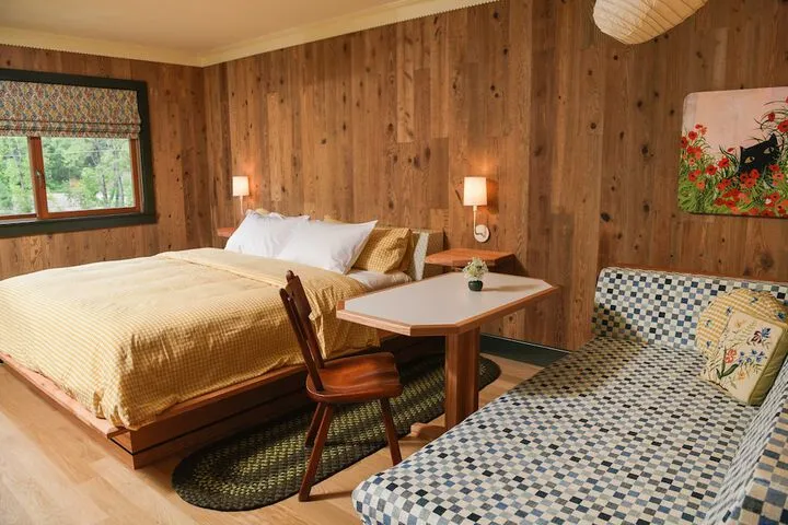 Room 4 of 42