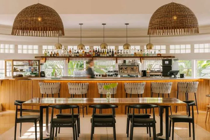 Lobby lounge