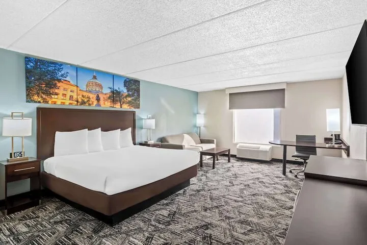 Room 5 of 32