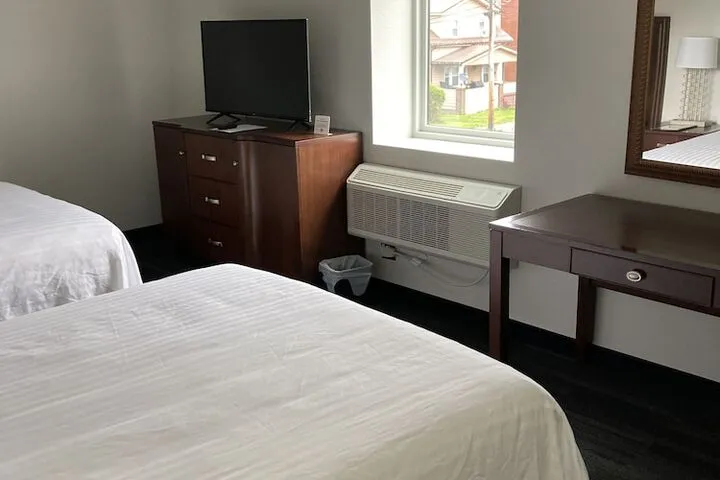 Room 4 of 18