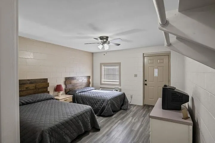 Room 4 of 37