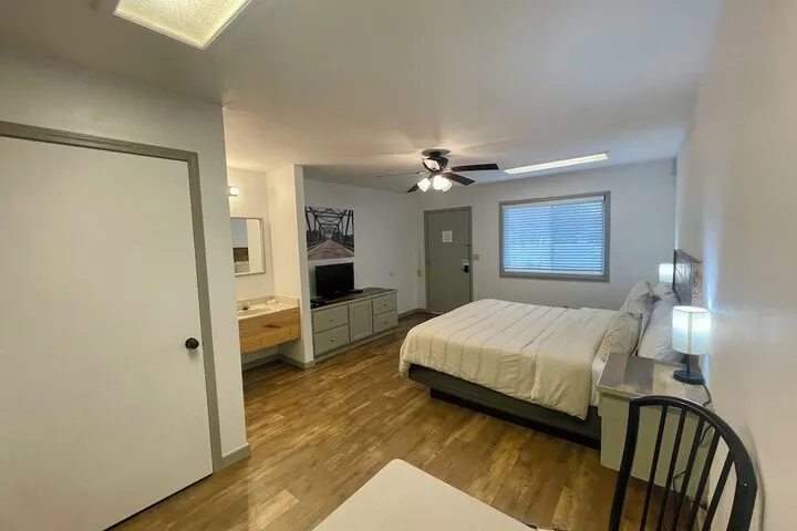 Room 3 of 16