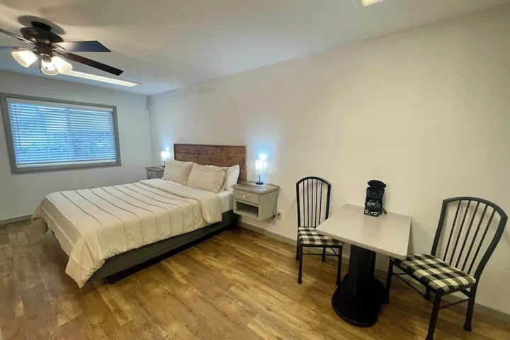 Room 4 of 16