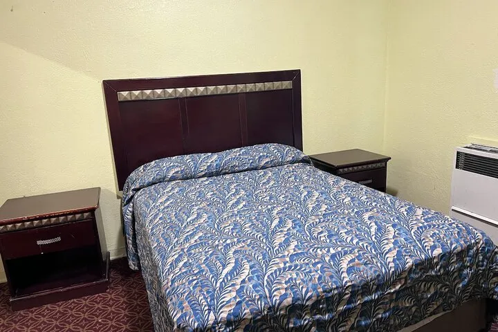 Room 2 of 10
