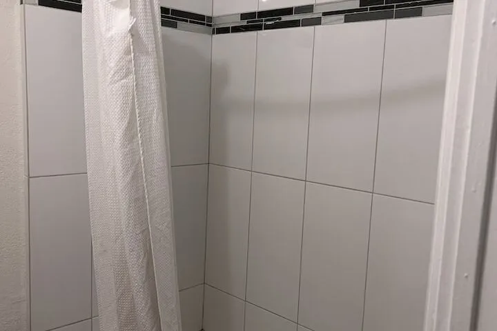 Room 5 of 10
