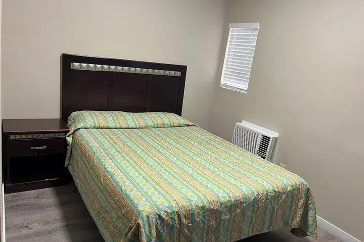 Room 3 of 10