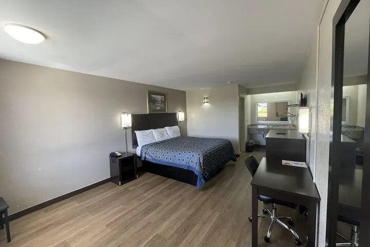Room 4 of 15