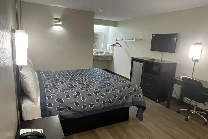 Room 5 of 15