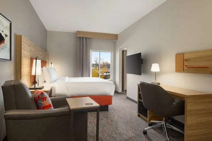 Room 4 of 30