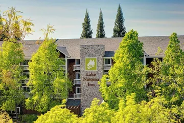 Lake Natoma Inn