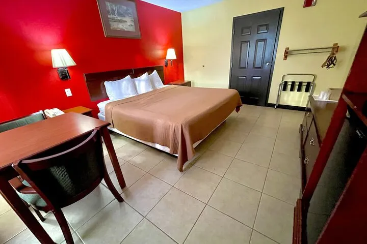 Room 4 of 16