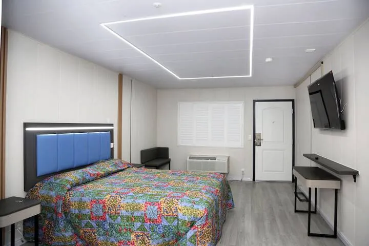 Room 4 of 13