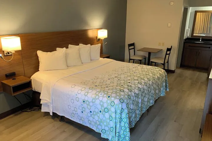 Room 5 of 16
