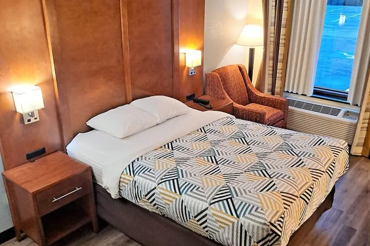 Room 5 of 68