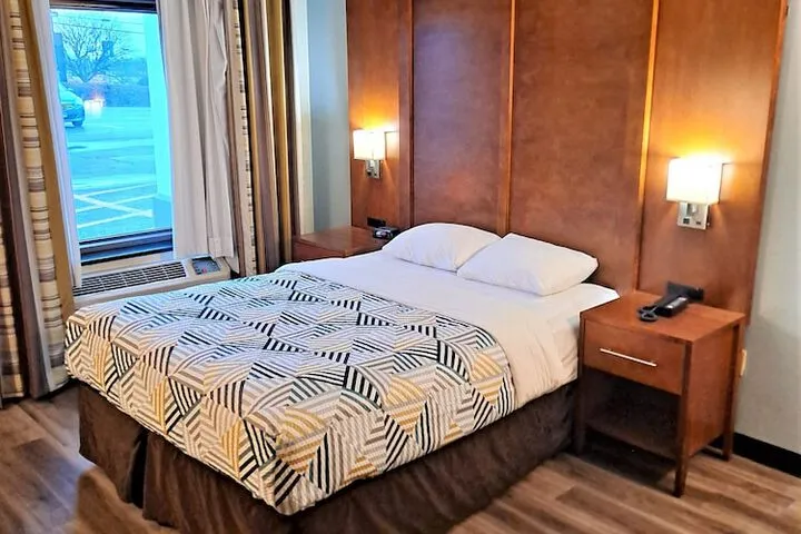 Room 4 of 68