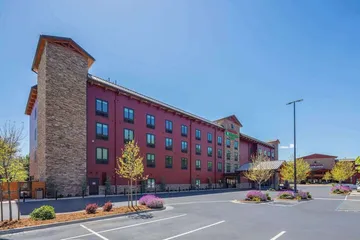 Wyndham Garden Redwood Valley / Ukiah