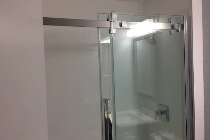 Room 4 of 25