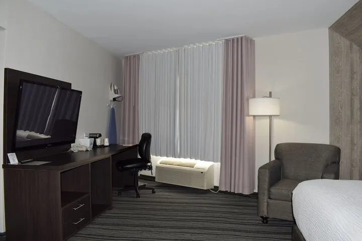 Room 5 of 25