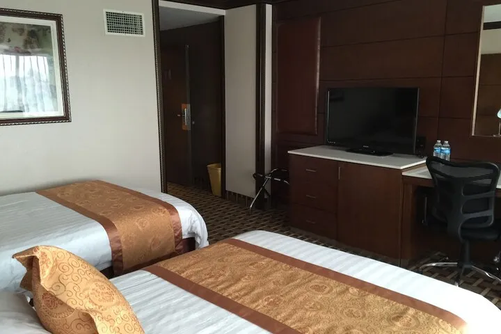 Room 3 of 84