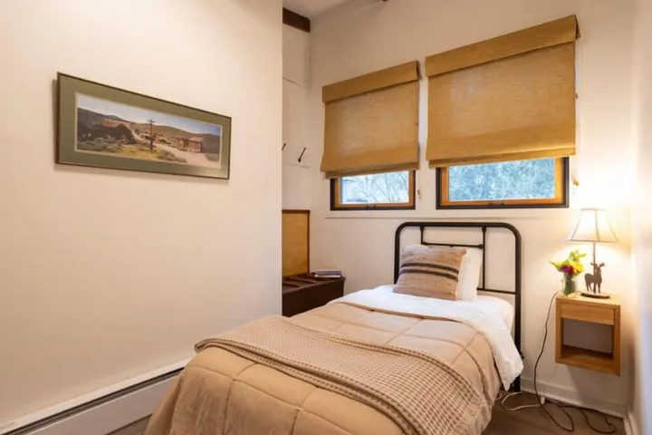 Room 2 of 38