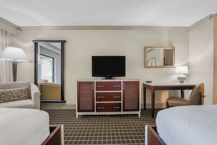 Room 3 of 85