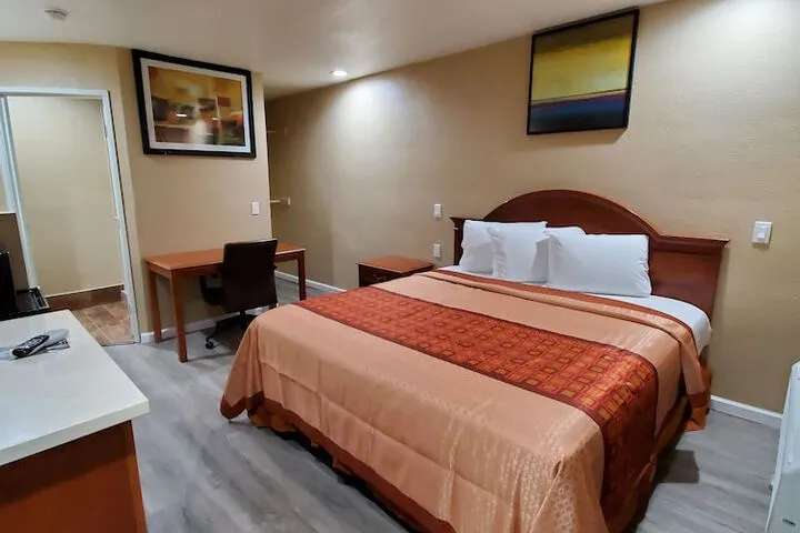 Room 5 of 33