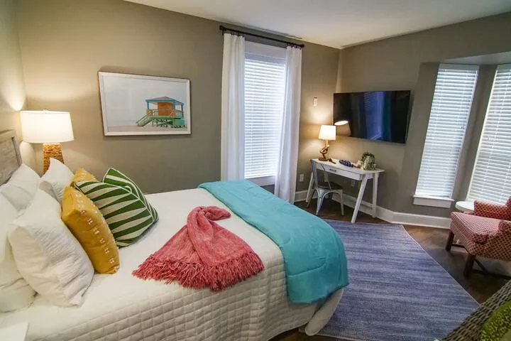 Room 2 of 100