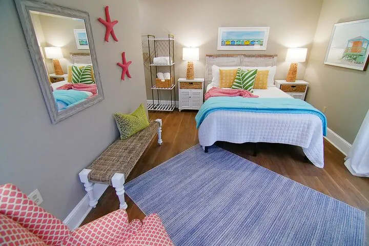 Room 3 of 100