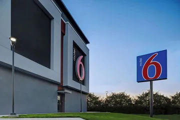 Motel 6 Dallas TX - Methodist Charlton Medical Ctr.