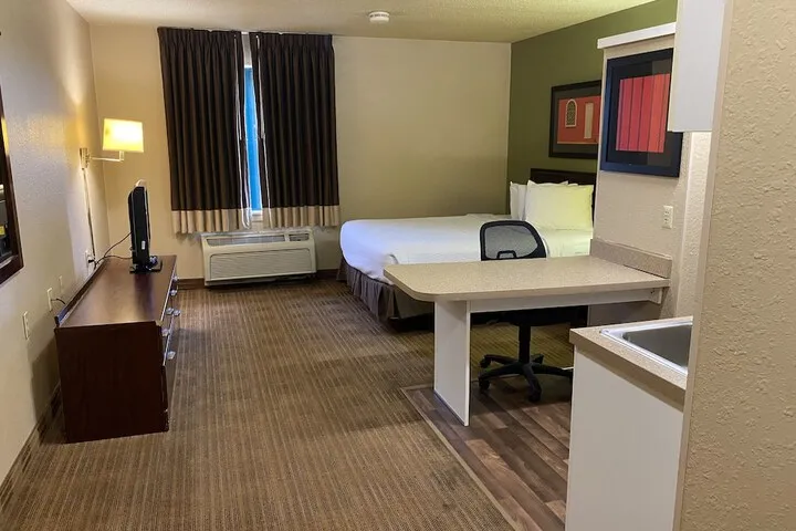 Room 3 of 18