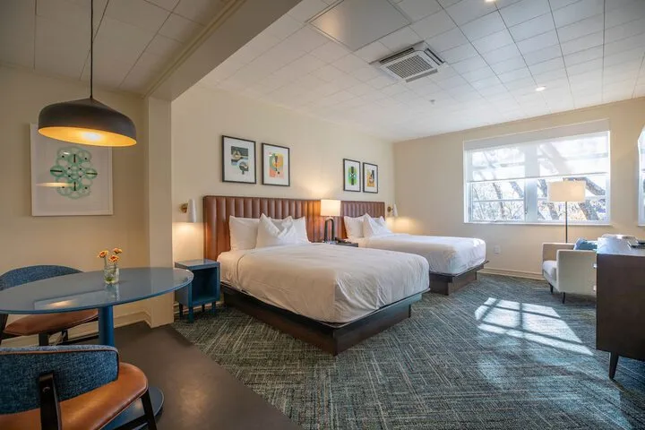 Room 2 of 39
