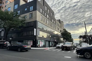Regal Inn & Suites New York LaGuardia Hotel