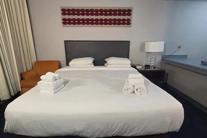 Room 3 of 28