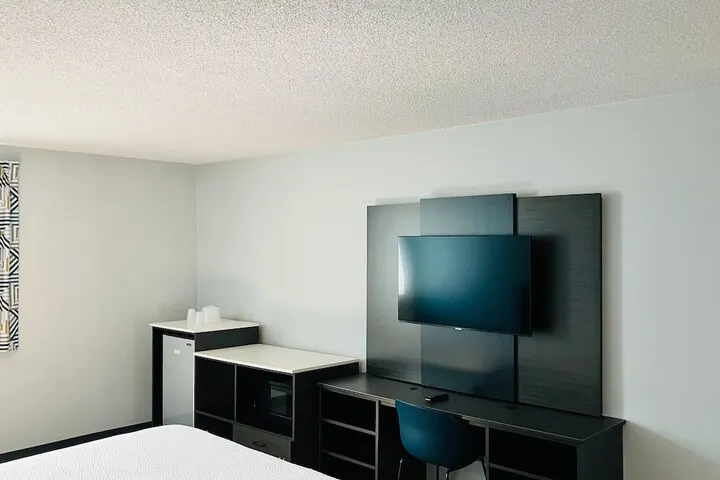 Room 4 of 32