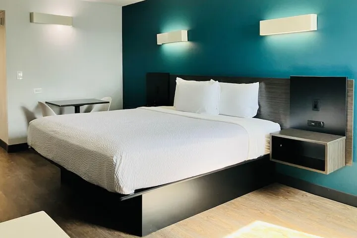 Room 5 of 32