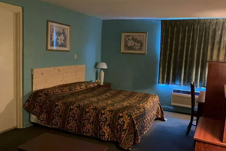 Room 2 of 8