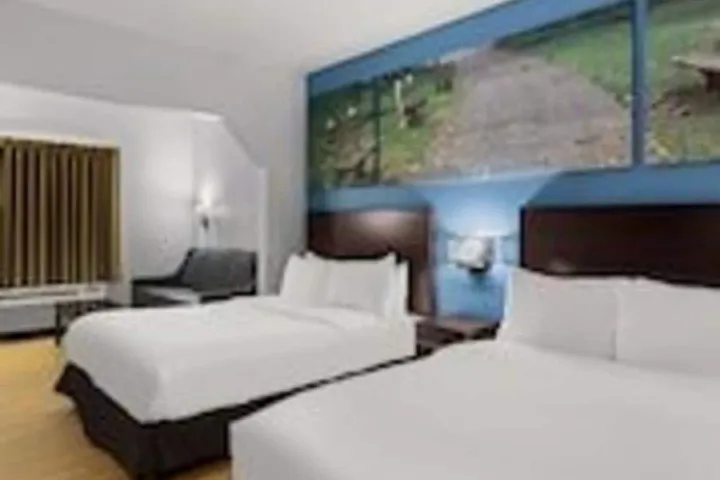Room 5 of 33