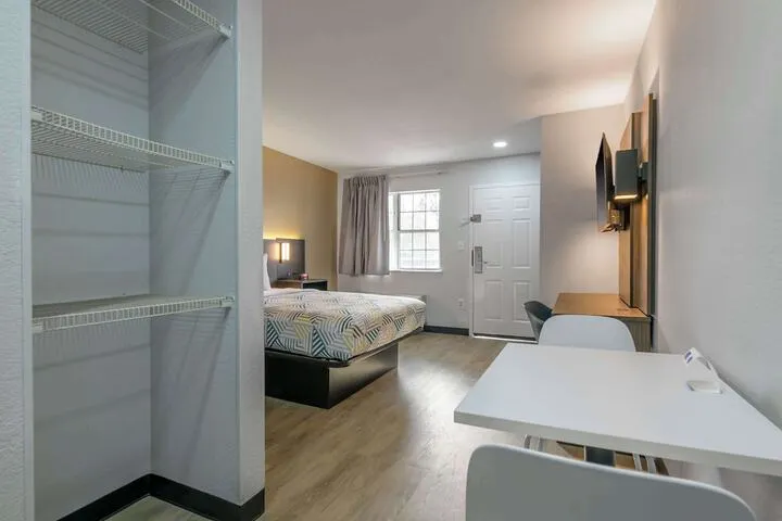 Room 4 of 26