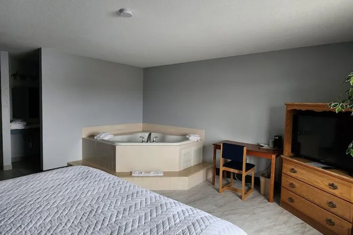 Room 4 of 32