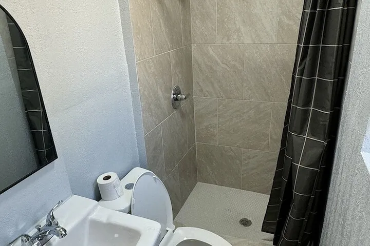 Room 5 of 8