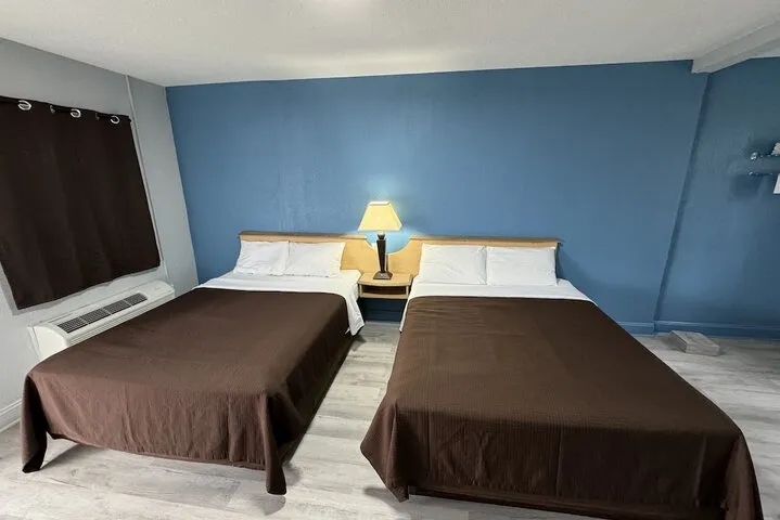 Room 4 of 8