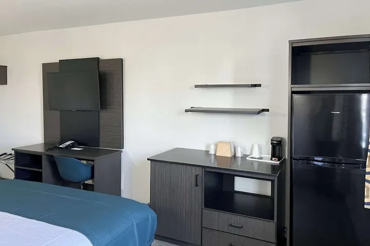 Room 4 of 15
