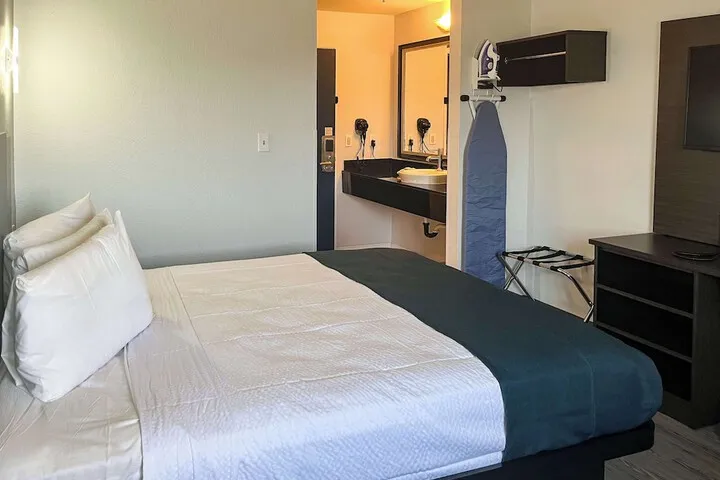 Room 5 of 15