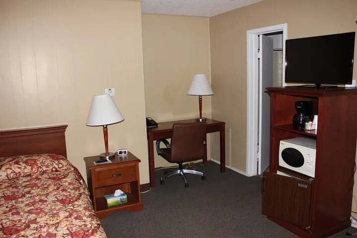 Room 4 of 6