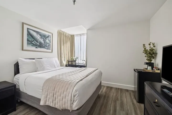 Room 4 of 50