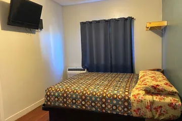 Unity Hotel - No Parking & Rooms Are Upstairs