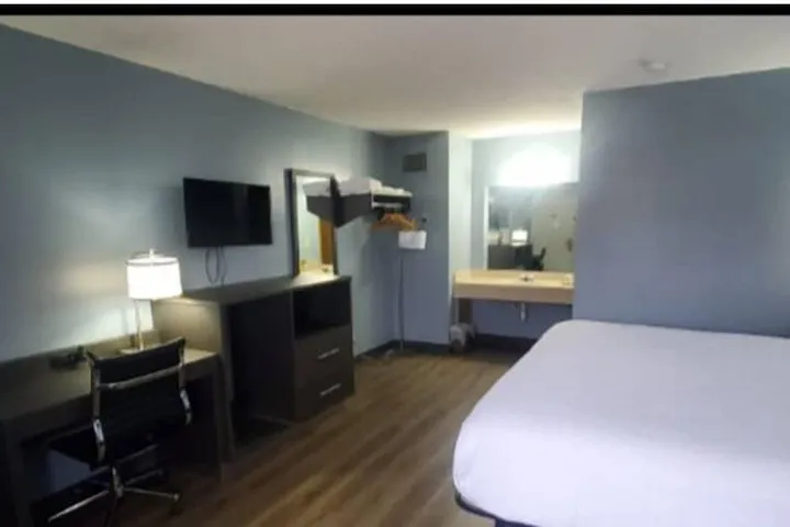 Room 2 of 5